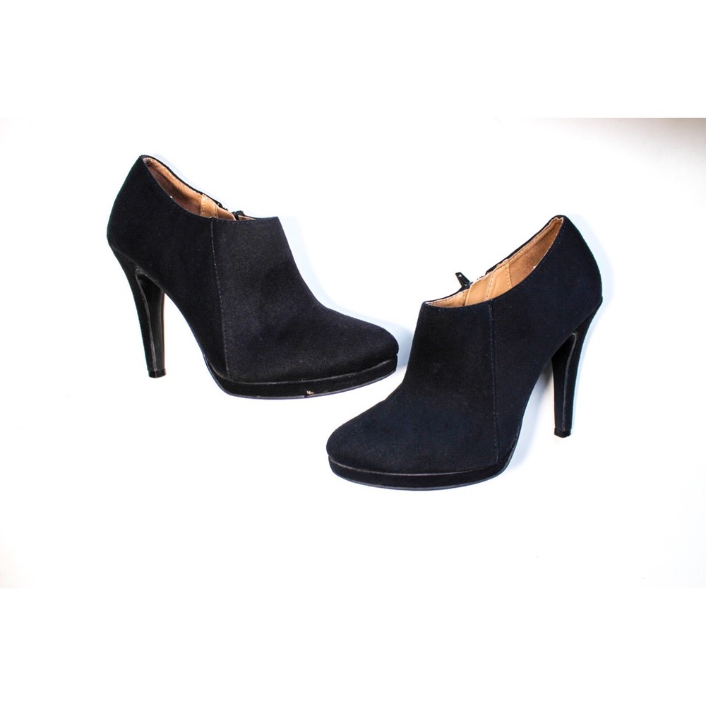 (Sold)Merona Black Suede Ankle Boots Size 6